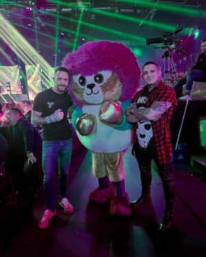 Péter Kabát Instagram - Megtaláltam a súlycsoportom, MMA harcos Boráros Gábort!!!😂👊🏻