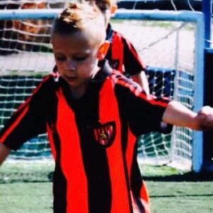 Péter Kabát Instagram - Drága Fiam!!! Eljött ez az idő, nem tudom, hogyan szaladt el az idő ilyen gyorsan, de ma lettél 18 éves!!!❤️ Nagyon Boldog Szülinapot kívánok neked és egy dolog amit tudnod kell, hogy rám mindig, mindenben számíthatsz ezek után is!!!💪🏻🔥😍 Szeretlek!!!❤️