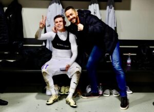 Péter Kabát Instagram - Győzelem!!!💪🏻🔥💜 Szép volt fiúk!!!🙏💜 Hajrá Lilák!!!💜💜💜 Fotó: @photoreti