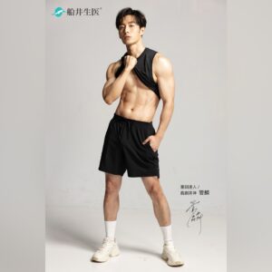 Peter Kuan Instagram - ⠀⠀
今年夏天就交給我們吧🦾⚡️
#船井動力式肌肉刺激器 

Photographer @timothy_figure 
Makeup @hsuan_makeup 
Hairstyle @kimstarworld & @vicchenhair 
Brand @funcareltd #船井生醫