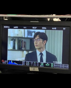 Peter Kuan Instagram - ⠀⠀
最近都在跟周先生相處🧐📝📚✨

@tvbsdrama / @togetherdrama 
#秘書俱樂部
