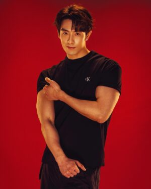 Peter Kuan Instagram - ⠀⠀ 
불타오르네 Fireee❤️‍🔥🔥✨

Makeup myself 
Hairstyle @hukehsuan 
Photography @timothy_figure 
Brand @calvinklein #mycalvins