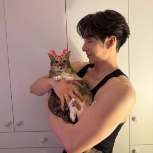 Peter Kuan Instagram - ⠀⠀
新年快樂
Happy CNY 🐲🧧✨

#除夕 #happychinesenewyear