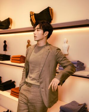 Peter Kuan Instagram - ⠀⠀ 
ZEGNA Taipei 101 grand opening 

典雅與奢華的獨特魅力🍂✨
Thanks for having me 

#ZEGNASS24 #SECONDSKIN 
@ZEGNAOFFICIAL
