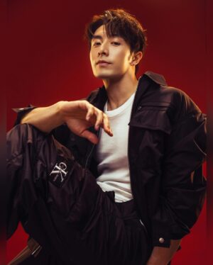 Peter Kuan Instagram - ⠀⠀ 
불타오르네 Fireee❤️‍🔥🔥✨

Makeup myself 
Hairstyle @hukehsuan 
Photography @timothy_figure 
Brand @calvinklein #mycalvins