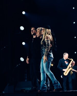 Peter Maffay Instagram - Die ersten zwei und wirklich außergewöhnlichen Konzerte liegen bereits hinter, die kommenden 12 Konzerte noch vor uns. Morgen geht es weiter in München und wir können es kaum erwarten! Danke an Euch, liebe Freunde, dass ihr diese besondere Tour so mit uns feiert! #weloverocknroll 

📷 @yvonnegolds