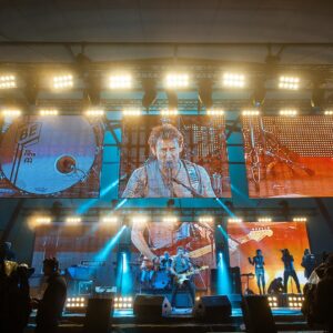 Peter Maffay Instagram - Liebe Freunde,

wir haben immer wieder gehört, dass Euch die Loreley auf der Liste der Spielstätten der anstehenden „We love Rock n Roll“-Tour fehlt. Deshalb haben wir tief in die Schatztruhe gegriffen und dieses Schmückstück für Euch herausgeholt. 

Ihr könnt jetzt hier reinhören: https://petermaffay.lnk.to/live-haftigloreley2013

Und damit nicht genug – für die kommenden Monaten haben wir noch in paar weitere Überraschungen für Euch in der Pipeline. Ihr dürft also gespannt bleiben, es wird auf jeden Fall live-haftig!
