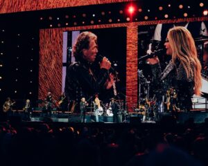 Peter Maffay Instagram - DANKE, BREMEN!
Ihr habt den Regen einfach weggerockt und uns damit gestern einen wunderschönen Abend geschenkt! Und für diejenigen, die heute erst zu uns ins Stadion kommen: Hier ein paar Bilder mit Eindrücken aus dem gestrigen Konzert, zur Einstimmung. Wir freuen uns auf Euch! Bis gleich!
#weloverocknroll 
Fotos: @yvonnegolds