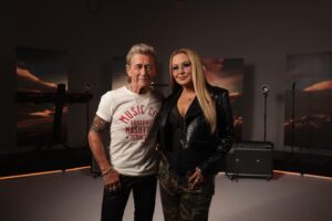 Peter Maffay Instagram - Liebe Freunde, @anastaciamusic hat ein Mega-Album veröffentlicht. Hört unbedingt rein! Ich wünsche Euch viel Spaß,
Euer Peter 

Foto: @jennifertoebbenphotography