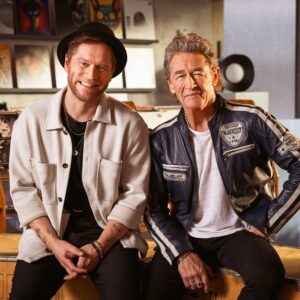 Peter Maffay Instagram - Absolutes „Sing meinen Song“-Highlight: Legende & Freund Peter Maffay besucht uns in Südafrika und hat viele Jahrzehnte Musik und Geschichte im Gepäck. Ich hatte als Gastgeber und Teilnehmer von Sing meinen Song schon vier Mal die Ehre, einen Tauschabend mit meinen Songs zu erleben. Dieses Privileg trete ich in diesem Jahr an Peter ab. Ich darf durch seinen Abend führen und gemeinsam interpretieren wir seine größten Songs neu. Ein Special Abend für einen Special-Guest!