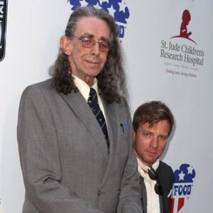 Peter Mayhew Instagram - Hello there.