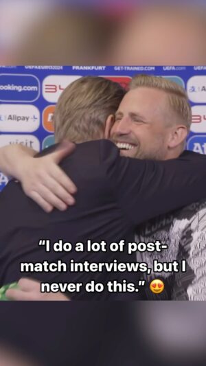 Peter Schmeichel Instagram - This moment between @pschmeichel1 and his son Kasper is the best ❤️