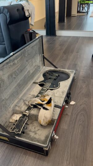 Peter Tägtgren Instagram - All you need on the road as an artist - guitar and its case...and couple more things 🤪 What do you usually take with you to the festival? 🏃🏻💨 See you today on @graspopmetalmeeting !

#PAINband #festivalseason #2024 #graspop #graspopmetalmeeting #graspop2024 #explore