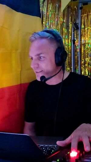Peter Van De Veire Instagram - Dankzij de commentaar van Peter Van de Veire zou je willen dat een aflevering van het Songfestival nog langer duurt! #eurovision2024
