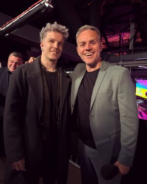 Peter Van De Veire Instagram - Alvast even een foto genomen met @jamescooke1984 die supportert voor onze @mustiimusic vanavond! (Ik sta rechts) #eurovision2024