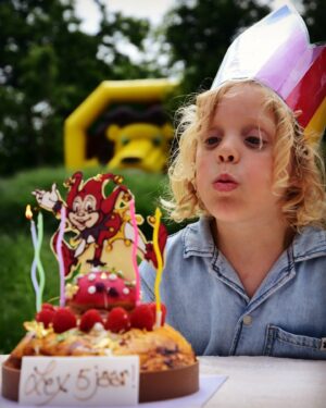 Peter Van De Veire Instagram - 5 jaar Lex.
. 
5 jaar genieten.
5 jaar krullen.
5 jaar lachen.
5 jaar eerlijkheid.
5 jaar liefde.
