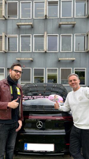 Peter Van De Veire Instagram - Proficiat @petervandeveire, trotse voorzitter van de @nonavanbraeckel fanclub. Met vriendelijke groet, @xanderycke⁩. 🫡