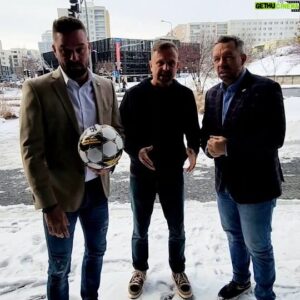 Petr Švancara Instagram - Jak to hrát na sněhu? ⚽️ ❄️ I o tom bude dnešní TIKI-TAKA 😀 #tikitaka