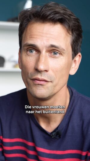 Petra De Sutter Instagram - Ik zal het recht van vrouwen om zélf te beslissen over hun eigen lichaam en of ze een kind wensen, altijd blijven verdedigen. 

Vandaag bracht ik een bezoek aan het @luna_abortuscentra in Gent, het oudste abortuscentrum van Vlaanderen. 

Ondanks de goede zorgverlening in ons land op dat vlak, ondervinden vrouwen nog steeds belemmeringen als zij een abortus willen. 

Het grootste probleem is de termijn van 12 weken. Een team van experts adviseerde unaniem om die op te trekken naar 18 weken. 

Vandaag moeten in ons land jaarlijks honderden vrouwen doorverwezen worden naar Nederland voor een abortus voorbij die 12 weken. We schuiven zo onze verantwoordelijkheid af om die vrouwen bij te staan.

Een aantal partijen wil weinig toegeven inzake die termijn. Extreemrechts wil de klok zelfs terugdraaien. 

De vrijheid om te kiezen óf en wannéér een vrouw een kind wil, is óók een mensenrecht. Ik zal dat recht altijd verdedigen.

Dank voor het boeiende bezoek, Wim Van de Voorde & Carine Vrancken van LUNA!