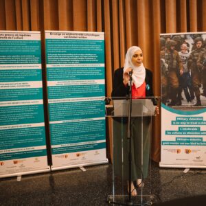 Petra De Sutter Instagram - Een kind sluit je niet op. Punt.

Gisteren opende ik in de Beurs van Brussel de expo ‘Not a way to treat a child’. Over de Palestijnse kinderen in Israëlische militaire gevangenissen in bezet Palestina.

Er is sprake van ernstige en wijdverspreide schendingen van kinderrechten.

Getuigenissen die door merg en been gaan, hartverscheurende beelden van kinderen die hun vrijheid ontnomen worden.

Tot 700 Palestijnse kinderen zijn elk jaar het slachtoffer van militaire detentie. Dit moet stoppen.

@deibelgique @defenceforchildrenis @broederlijk.delen @cncd_11 @savechildreneu @abp_asbl
