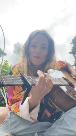 Petra Marklund Instagram - Och vi kommer fläska på ! Och göra allt det där som AI inte klarar av, alltså spela LIVE från hjärtat rätt ut! Det blir en riktig fest♥️♥️♥️🙌Ses snart!! 🎺🎺🎺🎺 

#Höganäs #Sommarfesten #sommarturné2024