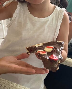 Petra Marklund Instagram - Jag är fulladdad och har hängt med min slovenska släkt som jag inte träffat på länge. Underbart att alla vi fick ses igen♥️♥️och fira dig mamma! 70!! Älskar dig ofantligt och är så tacksam för dig!!

Och turnén fortsätter! Nästa stopp blir i Västra Näshulta! Det här ser jag jättemycket fram emot! Har aldrig varit! 5 juli ses vi där!!👋👋🪇🪇🪇🪇 #näshultakulturdagar