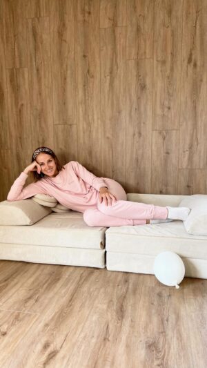 Petra Vojtková Instagram - ✨ SOUTĚŽ✨
O krásnou pohovku a multifunkční domácí pěnové hřiště Meowbaby! 
Stačí jen:
• sledovat profil @monbaby.cz 
• do komentáře označit dva lidi, kterým by se taky hodila😉
………………………………………….
✨ Barva dle vlastního výběru😉
✨ Losovačka 19.5.✊🏻
www.monbaby.cz
Držím palečky a těším seeee🤩

#monbaby #soutez #hrajavyhraj #competition