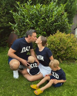 Petra Vojtková Instagram - “Ti se ráno domlouvali, co si dají na sebe.” 💙💙💙💙💙💙💙💙💙💙💙💙💙💙

#familyfirst @gapcesko #dad #mom #kids #newcollection #gap #thankyou