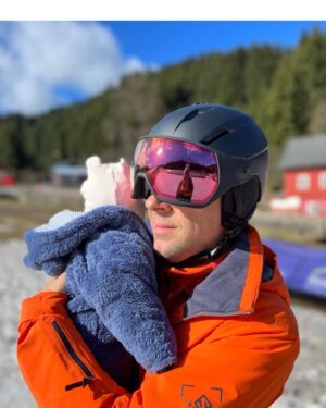 Petra Vojtková Instagram - Jsem nadšenááá, Nathánek letos opravdu lyžoval🎿
Bavilo ho to a to i díky super přístupu @skiresort.cz a instruktora Nicolase. Loni byl taky na lyžích, měl dva roky a bylo to brzo🤷‍♀️ Ale věřím, že to tam v té hlavě někde na letošek zůstalo.

Jo, musela jsem se smát, jméno Nicolas jsem moc chtěla pro kluky a nikdy to neklaplo. A jestli se chcete zasmát víc, jeho druhé jméno bylo Vincent. Byli s Náťou kámoši😉 No, to jsou mi náhody😂 Zima končí a my jsme se rozloučili se ctí. Báječně si ještě užíváme @apartmanysvatyvavrinec ale o tom zítra😉
Tak hezký nedělní večer🥰