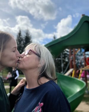 Petra Vojtková Instagram - Krásný svátek, maminko moje💐💛💐

#nameday #maminka #💐