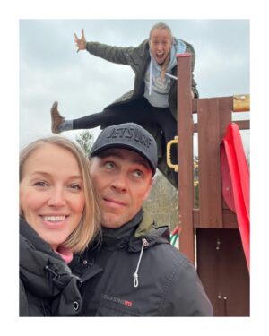 Petra Vojtková Instagram - Představujeme místní šapitó…naše bláznivá rodina, viď ségra😂

#crazyfamily #sisters #jakozamlada