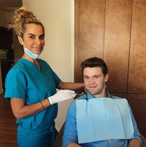 Peyton Clark Instagram - You’re not gonna believe this, but my appointment @lechicdentist today was actually at tooth hurty (2:30)... 😀