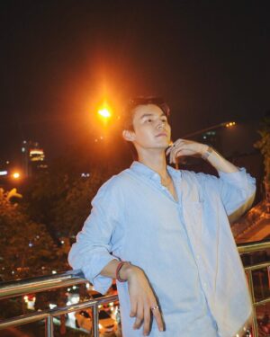 Phachara Suansri Instagram - A little white wine and deep conversations🌜
