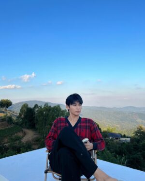 Phachara Suansri Instagram - ขอให้เป็นปีที่ดีสำหรับทุกคนครับ :) Have a good year☀️