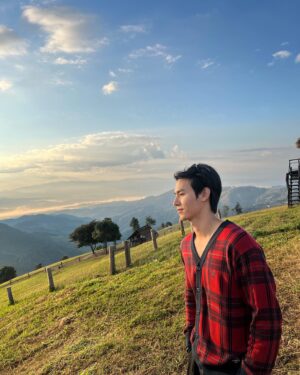 Phachara Suansri Instagram - ขอให้เป็นปีที่ดีสำหรับทุกคนครับ :) Have a good year☀️