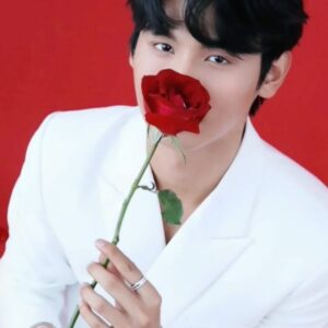 Phachara Suansri Instagram - A person who make your heart sing🌹🎶