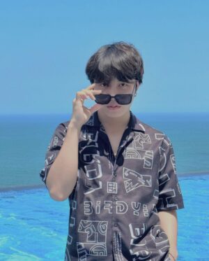 Phạm Thế Bằng Instagram - Em đừng so sánh em với họ
Em ở trong mess, còn họ ở Zalo 😇