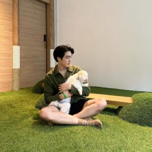 Phanuroj Chalermkijporntavee Instagram - พามาวิ่ง = เปลี่ยนที่นอน🐶🤨
