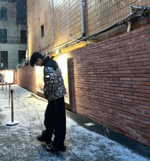Pharinyakorn Khansawa Instagram - Come out and play👽🧤❄️

#myalienz #mynameis_yim