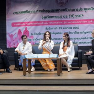 Pheeraya Phuangsombut Instagram - วันสตรีสากล การประชุมสมัชชาสตรี และการประชุมสมัชชาครอบครัว จังหวัดจังหวัดเพชรบุรี ประจำปี 2567 
วันนี้หมิวพีมาในฐานะตัวแทนคนรุ่นใหม่ร่วมเสวนาในเรื่องความเท่าเทียม การอยู่ร่วมกันในสังคม การทำความเข้าใจในความแตกต่างทางเพศ และการแก้ปัญหา ระดับครอบครัว ชุมชน และสังคม เป็นเกียรติมากๆที่ได้รับเชิญมาในวันนี้นะคะ ♥️
Dress : ผ้าลายวัวลาน จ.เพชรบุรี ออกแบบโดย @whitehousethailand @lengleader 
.
#มิสแกรนด์เพชรบุรี2024
#หมิวพีมิสแกรนด์เพชรบุรี2024 
#มิสแกรนด์ไทยแลนด์ 
#Missgrandthailand