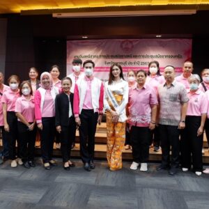 Pheeraya Phuangsombut Instagram - วันสตรีสากล การประชุมสมัชชาสตรี และการประชุมสมัชชาครอบครัว จังหวัดจังหวัดเพชรบุรี ประจำปี 2567 
วันนี้หมิวพีมาในฐานะตัวแทนคนรุ่นใหม่ร่วมเสวนาในเรื่องความเท่าเทียม การอยู่ร่วมกันในสังคม การทำความเข้าใจในความแตกต่างทางเพศ และการแก้ปัญหา ระดับครอบครัว ชุมชน และสังคม เป็นเกียรติมากๆที่ได้รับเชิญมาในวันนี้นะคะ ♥️
Dress : ผ้าลายวัวลาน จ.เพชรบุรี ออกแบบโดย @whitehousethailand @lengleader 
.
#มิสแกรนด์เพชรบุรี2024
#หมิวพีมิสแกรนด์เพชรบุรี2024 
#มิสแกรนด์ไทยแลนด์ 
#Missgrandthailand