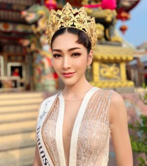 Pheeraya Phuangsombut Instagram - ขบวนแห่องค์สมมติเจ้าแม่กวนอิม งานเจ้าแม่ทิบทิม เจ้าพ่อเจ้าแม่ตาคลี ประจำปี 2567 เช้านี้ค่ะ 
.
Dress : @whitehousethailand @lengleader 
MUA : @google_makeup 
Hair : @nai_fong_beer 
.
@missgrand_phetchaburi