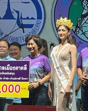Pheeraya Phuangsombut Instagram - พิธีเปิดงาน เจ้าแม่ทับทิม เจ้าพ่อเจ้าแม่ ตาคลี ประจำปี 2567 
🙏🏻
Dress : @whitehousethailand @lengleader