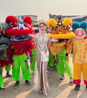 Pheeraya Phuangsombut Instagram - ขบวนแห่องค์สมมติเจ้าแม่กวนอิม งานเจ้าแม่ทิบทิม เจ้าพ่อเจ้าแม่ตาคลี ประจำปี 2567 เช้านี้ค่ะ 
.
Dress : @whitehousethailand @lengleader 
MUA : @google_makeup 
Hair : @nai_fong_beer 
.
@missgrand_phetchaburi