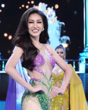 Pheeraya Phuangsombut Instagram - รอบชุดราตรี “มิสแกรนด์ขวัญใจภูเก็ต” 👑White Phoenix of Andaman
.
MUA: @bank199134 
Hair: @aun_hair 
Dress: @whitehousethailand 
Team: @ze.cake92  @pimmii_pimmii_ @tacheuya_r  @nicky_blackhawk  @01.08.ikkyu 
.
Phuket The Host City MGT 2024 
มิสแกรนด์ภูเก็ต - Miss Grand Phuket 
มิสแกรนด์เพชรบุรี - Miss Grand Phetchaburi 
ณวัฒน์ อิสรไกรศีล - Mr.Nawat Itsaragrisil 
Miss Grand Thailand 
.
#MGT2024มิสแกรนด์ขวัญใจภูเก็ต 
#MGT2024PhuketHostCity
#MGT2024 #UNFORGETABLE
#GrandExperiences
#มิสแกรนด์เพชรบุรี2024
#มิสแกรนด์เพชรบุรี
#มิสแกรนด์ซอฟต์พาวเวอร์ออฟไทยแลนด์ #MissGrandSoftPowerOfThailand
#หมิวพีรญาพวงสมบัติ
#ทุกพื้นที่มีแต่หมิวพีรญา
#MiewP #หมิวพี
#MiewPheeraya #หมิวพีรญา
#ด้อมฟู้ดคอร์ท #แฟนนางงาม 
#นางงามมิสแกรนด์ 
#MissgrandThailand2024
#มิสแกรนด์ไทยแลนด์2024
#WeAreGRANDthe1andOnly
#เวทีอันดับ1ของประเทศไทย
#มิสแกรนด์เวทีเพื่อประชาธิปไตย
#missgrandthailand