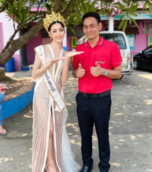 Pheeraya Phuangsombut Instagram - ขบวนแห่องค์สมมติเจ้าแม่กวนอิม งานเจ้าแม่ทิบทิม เจ้าพ่อเจ้าแม่ตาคลี ประจำปี 2567 เช้านี้ค่ะ 
.
Dress : @whitehousethailand @lengleader 
MUA : @google_makeup 
Hair : @nai_fong_beer 
.
@missgrand_phetchaburi