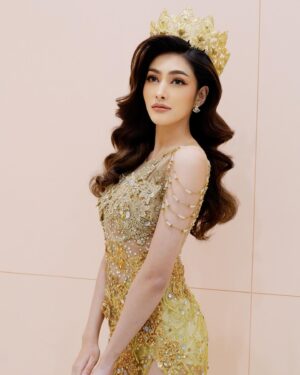 Pheeraya Phuangsombut Instagram - เปิดรับสมัครแล้วนะคะ #มิสแกรนด์เพชรบุรี2025 ใครจะเป็นสาวเมืองเพชรคนต่อไปน้าาาา🫧
Makeup: @unun_makeup 
Hair: @berryblack15 
Dress: ห้องเสื้อมงลง
.
#หมิวพีมิสแกรนด์เพชรบุรี2024
#หมิวพีรญา
#หมิวพี 
#MiewPheeraya
#MiewP
#มิสแกรนด์เพชรบุรี
#MissGrandPhetchaburi
#เพชรบุรีมีดีตั้งแต่พีดีทีมใหม่
#สาวงามแห่งเมืองพริบพรี
#มิสแกรนด์ไทยแลนด์
#MissGrandThailand