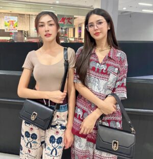 Pheeraya Phuangsombut Instagram - นัดกันแบบไดห์ 🫶🌈 @auy_sukjit 
นัดมาอวดกระเป๋าคู่ อิอิ @darlene.studiobkk 
#มอพอและออซอ
#อุ้ยซี่มิสแกรนด์กระบี่2024 
#หมิวพีมิสแกรนด์เพชรบุรี2024