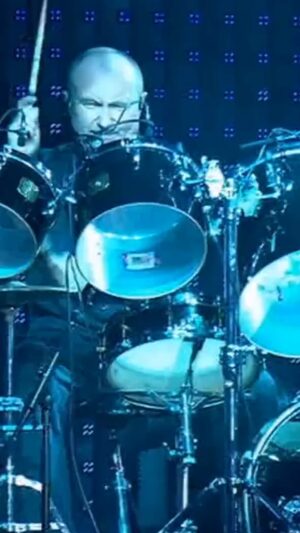 Phil Collins Instagram - “In The Air Tonight”, Live in Paris on Finally… The First Farewell Tour, 2004 🇫🇷

Accompanied by an all-star band that included Daryl Stuermer, Ronnie Caryl, Chester Thompson, Brad Cole, Amy Keys and many more, this performance celebrates its 20th anniversary in 2024.