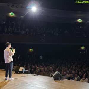 Phil Wang Instagram - Spring leg of Wang in There, Baby done! Thanks to everyone who came. Every show a privilege and delight. Big up my superb support acts @pierrenovellie and @fatiha.elghorri. And my adoring gratitude to @pbrownllan who managed the *heck* out of the whole thing. And of course @avaloncomedy for getting everything together behind the scenes.

I’m back on tour in the autumn, when we’ll all have heard ‘Padam Padam’ 3,546,000 times. Some new places, some triumphant returns. Check out my website to see if I’m coming at you 
🍂🎙️👲🏻